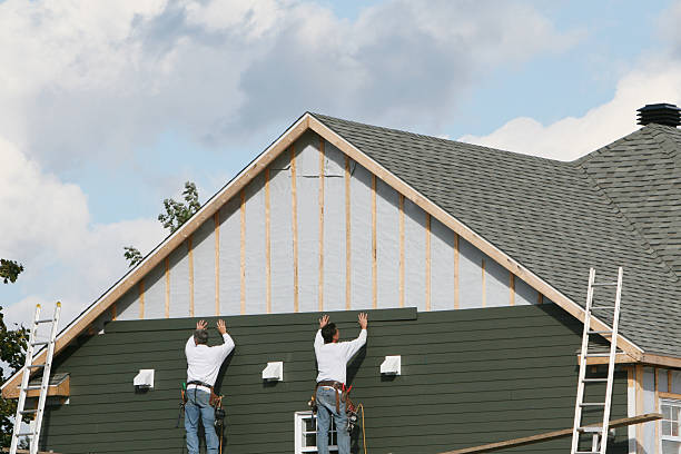 Professional Siding Replacement technician working in North Bloomfield, OH